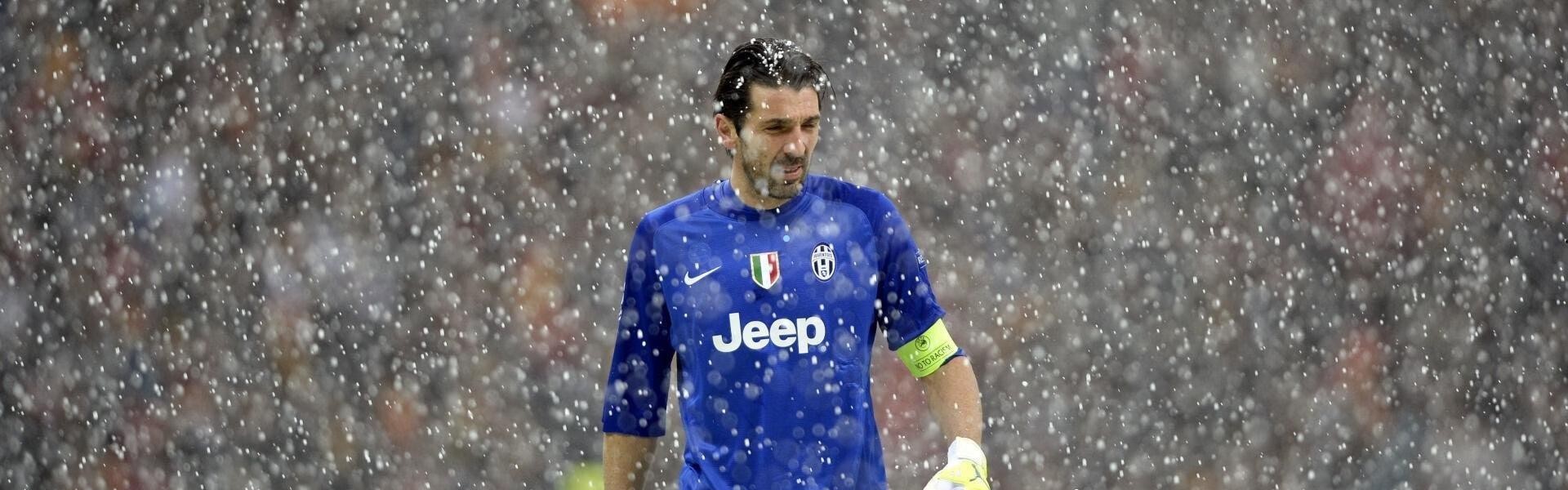 华体会_发布会现戏剧性一幕，日本球员被问及中国队时茫然憋笑引发舆论风波