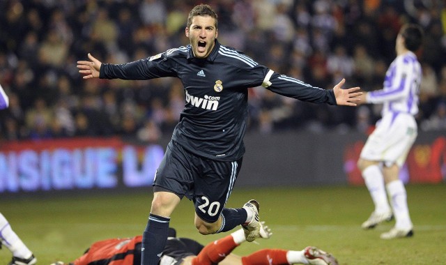 华体会_补时绝杀点燃激情！帕拉迪诺狂欢时刻，意甲劲旅客场力克强敌豪取三连胜