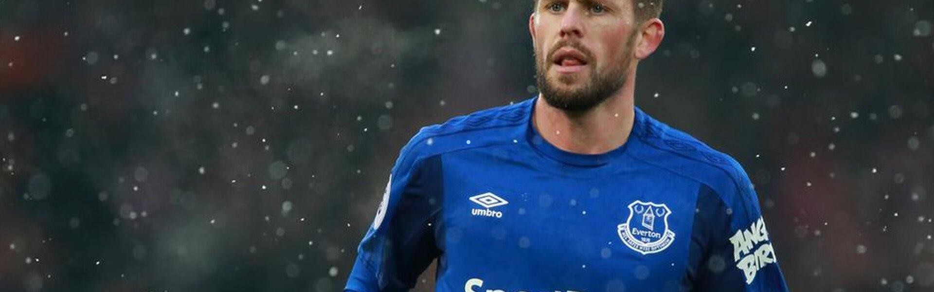 华体会app|体育的力量，皇马训练前默哀，致敬铁路事故遇难者