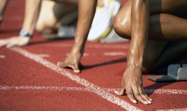 华体会体育app-欧洲足坛一夜风云，蓝军平纽卡，曼城枪手交替登顶，姆巴佩追平C罗传奇；皇马国米半场定胜局