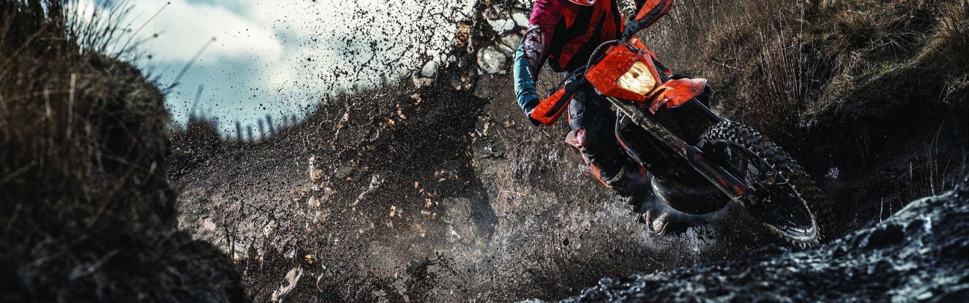 华体会体育_西甲争冠风云突变！门将六次神扑立奇功，替补奇兵绝杀定乾坤，巴萨德比苦战告捷，黄潜逆袭冲入前三甲